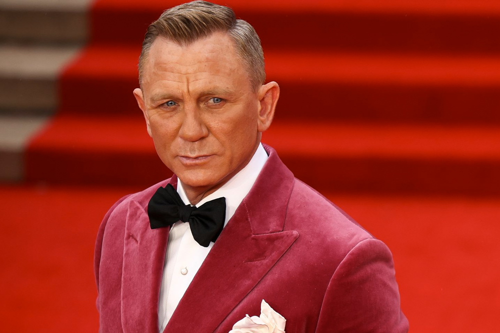 UK honours COVID scientists and medics, Bond actor Daniel Craig | About Her