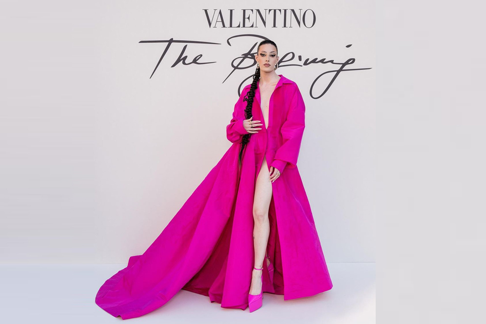 Hot Pink Color Trend 2022: Celebs Are Obsessed With This Neon Shade –  StyleCaster