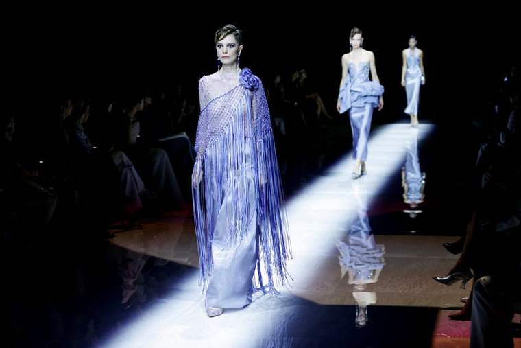 Armani dazzles Paris with a sparkling couture show | About Her